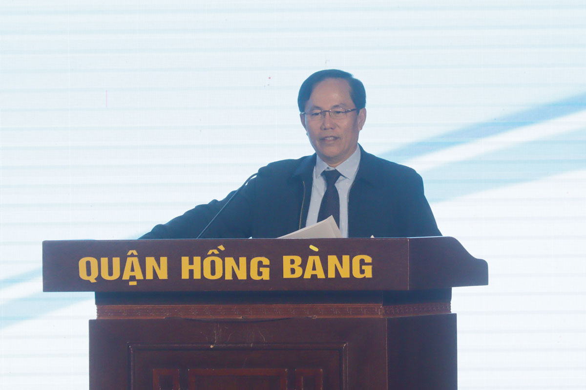Đồng chí Lê Ngọc Trữ, Bí thư Quận ủy Hồng Bàng phát biểu tại Hội nghị
